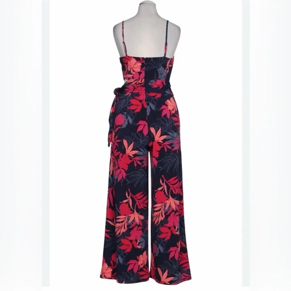 NWOT Guess Floral Capri Jumpsuit Romper – Size Small – Adjustable Straps - Picture 4 of 5